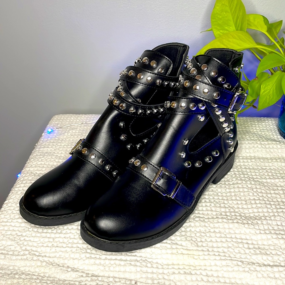 Ankle booties